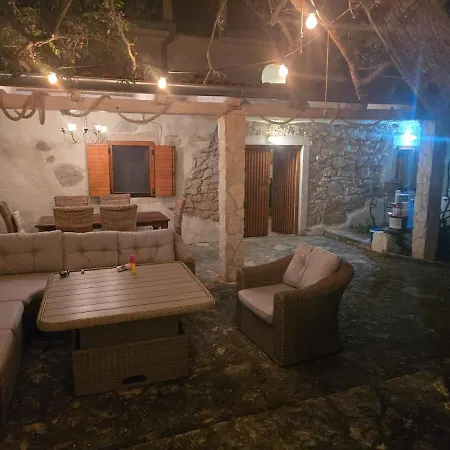 Artisana Holiday home