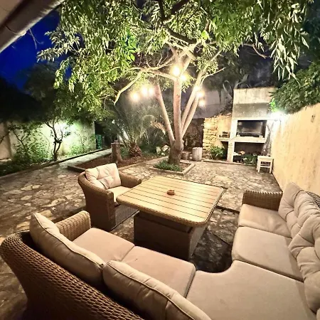 Artisana Holiday home